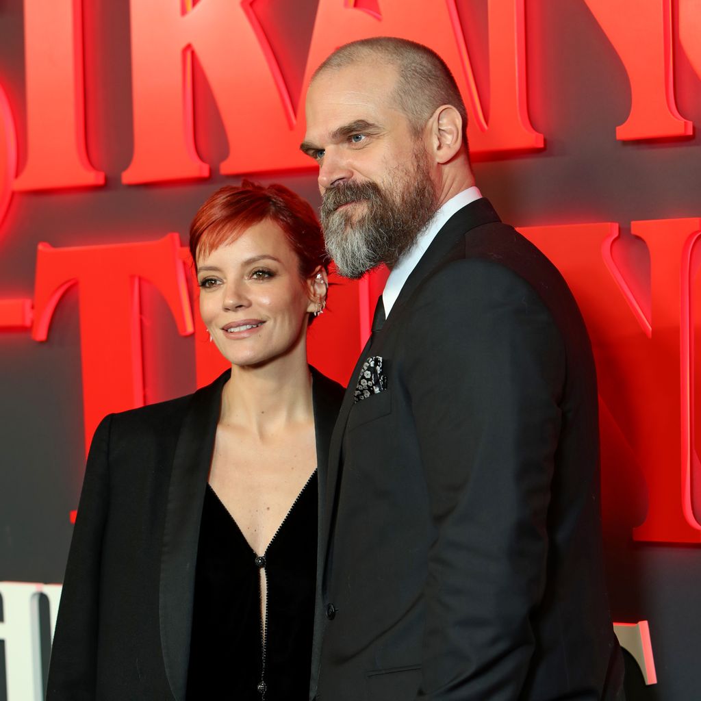 Lily Allen und David Harbour im Dezember 2023