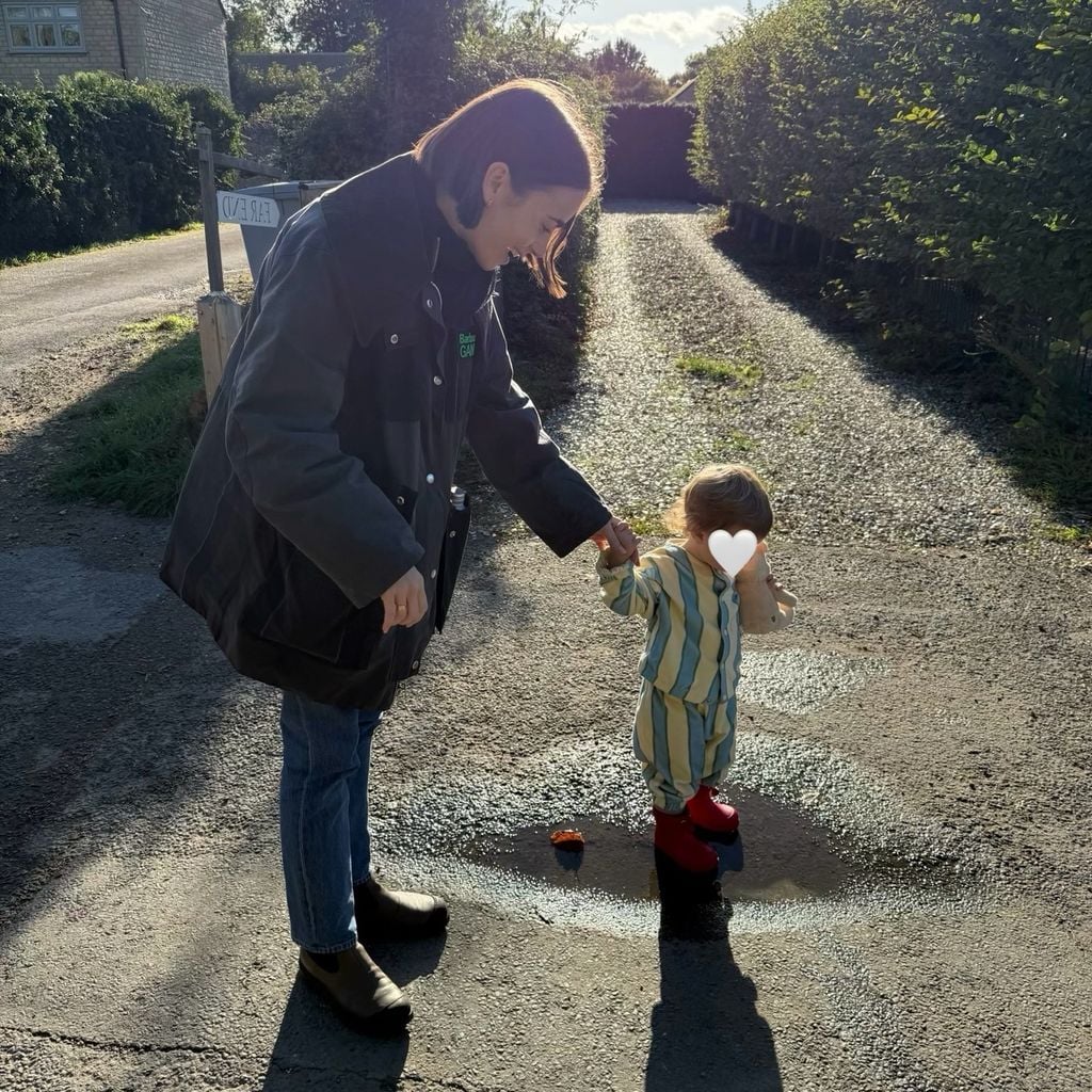 Lily Collins mit ihrer Tochter Tove Jane McDowell