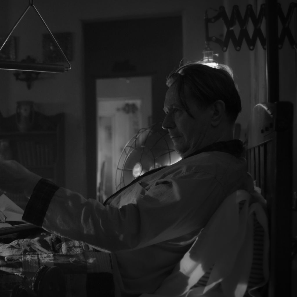 Lily Collins und Gary Oldman in einer Szene aus "Mank"
