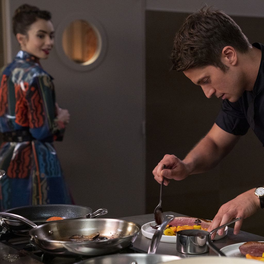 Lily Collins und Lucas Bravo in der zweiten Staffel von "Emily in Paris"