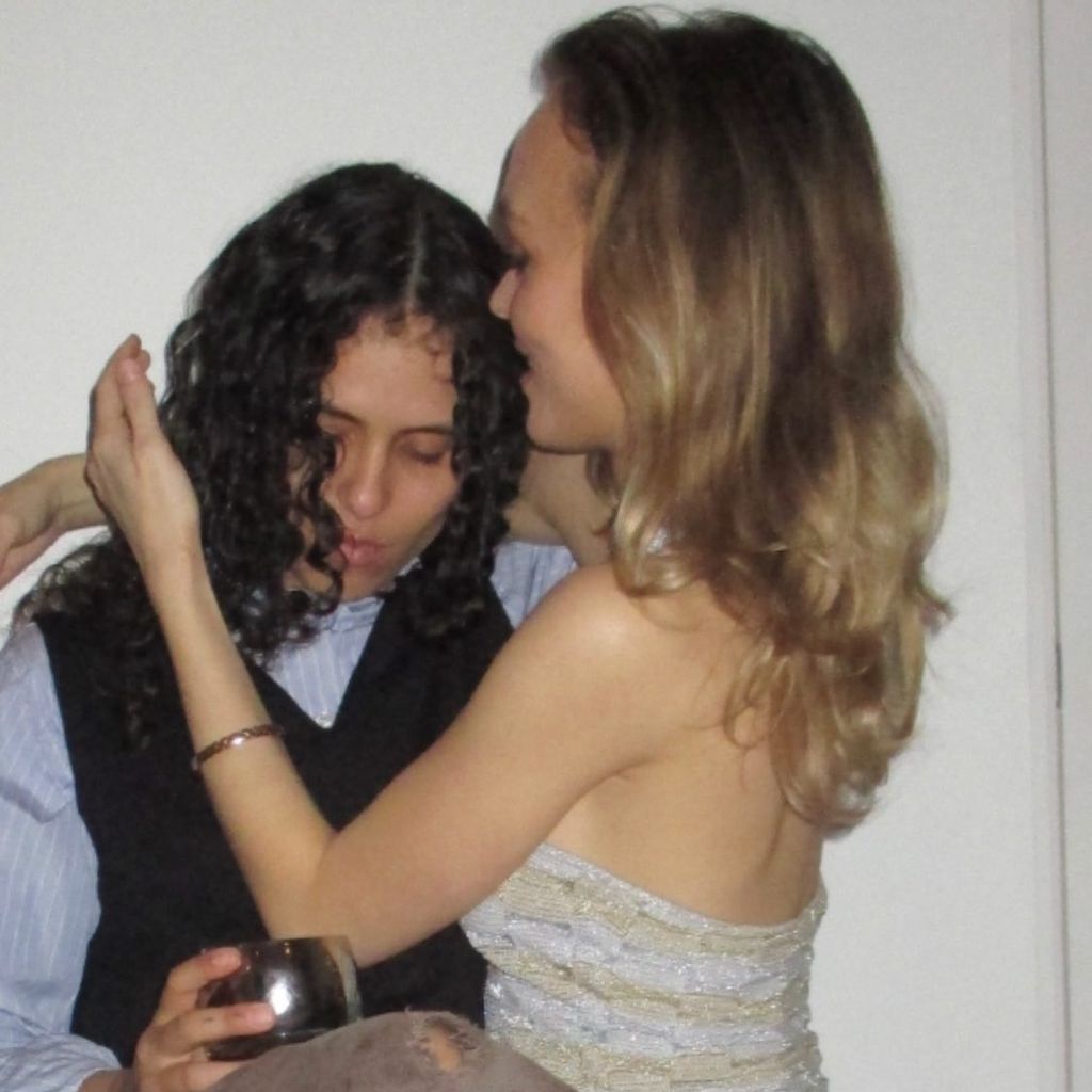 Lily-Rose Depp mit ihrer Freundin 070 Shake