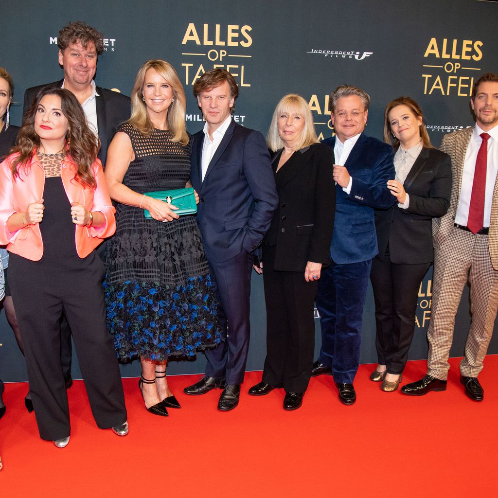 Linda de Mol und der Cast von "Everything On The Table" in Amsterdam im Oktober 2021