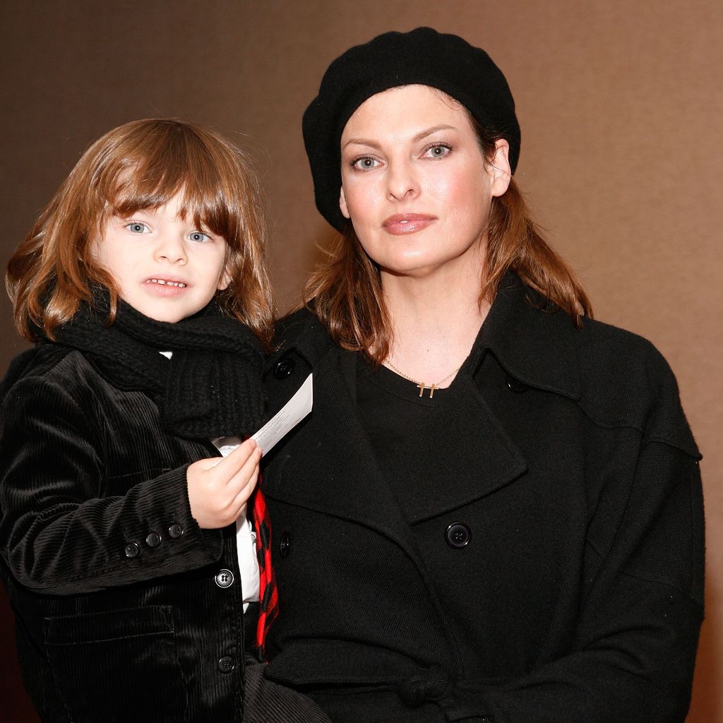 Linda Evangelista und ihr Sohn, Dezember 2009