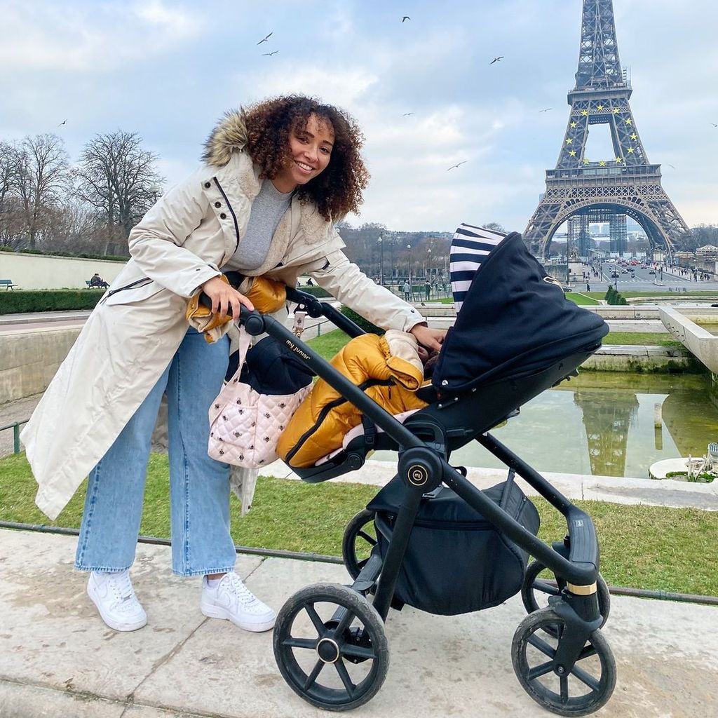 Linda Reschke mit Baby Fion in Paris