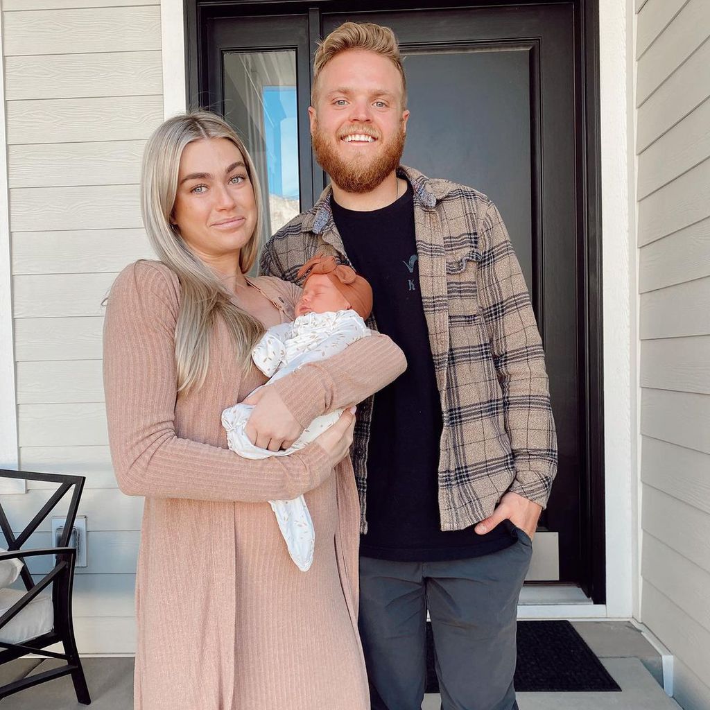 Lindsay Arnold, ihr Mann Samuel Lightner Cusick und ihre gemeinsame Tochter im November 2020