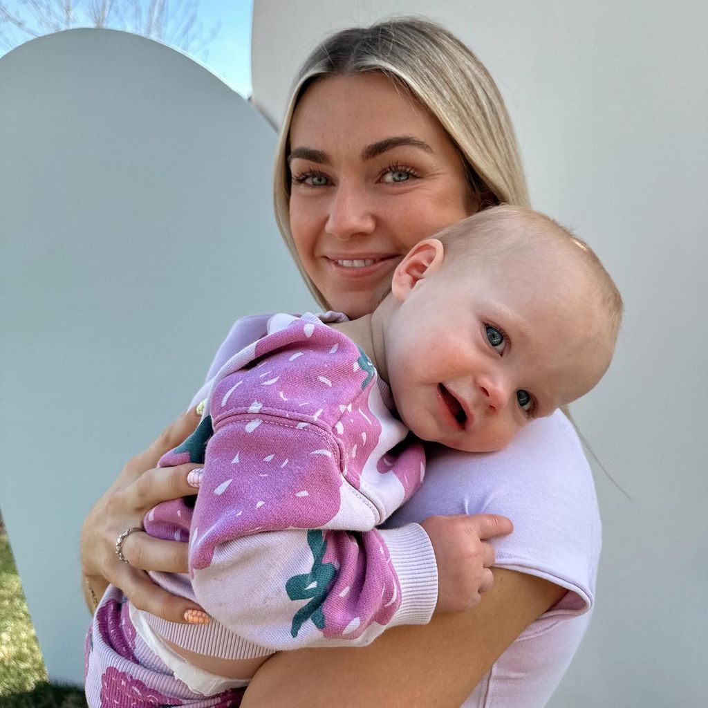 Tänzerin Lindsay Arnold mit ihrer Tochter June, April 2024