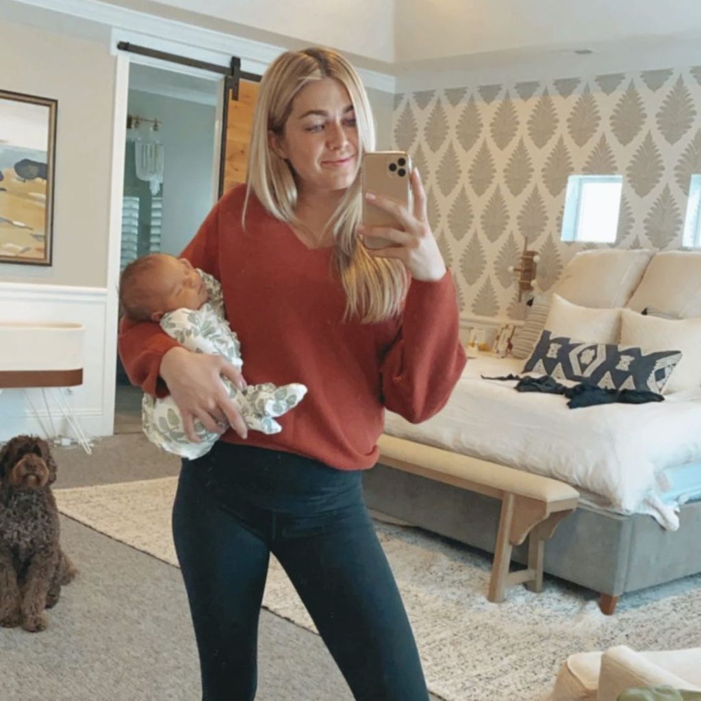 Lindsay Arnold und ihre Tochter im November 2020