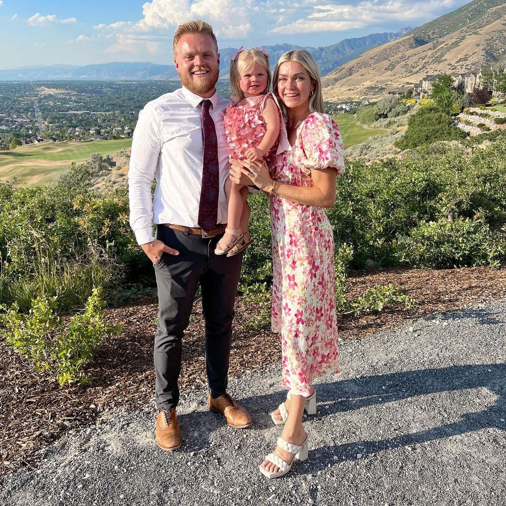 Lindsay Arnold und ihre Familie im Juli 2022