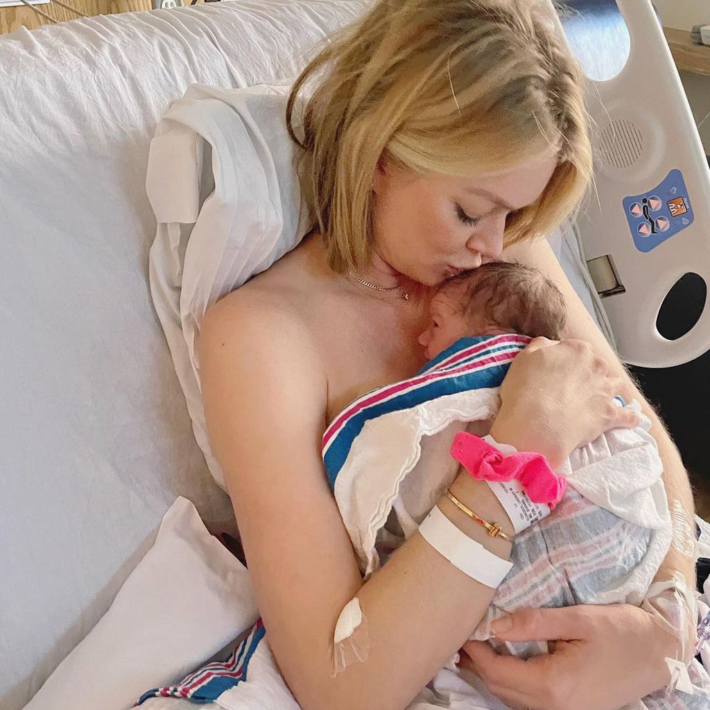 Lindsay Ellingson mit ihrem Baby Roen im Dezember 2021