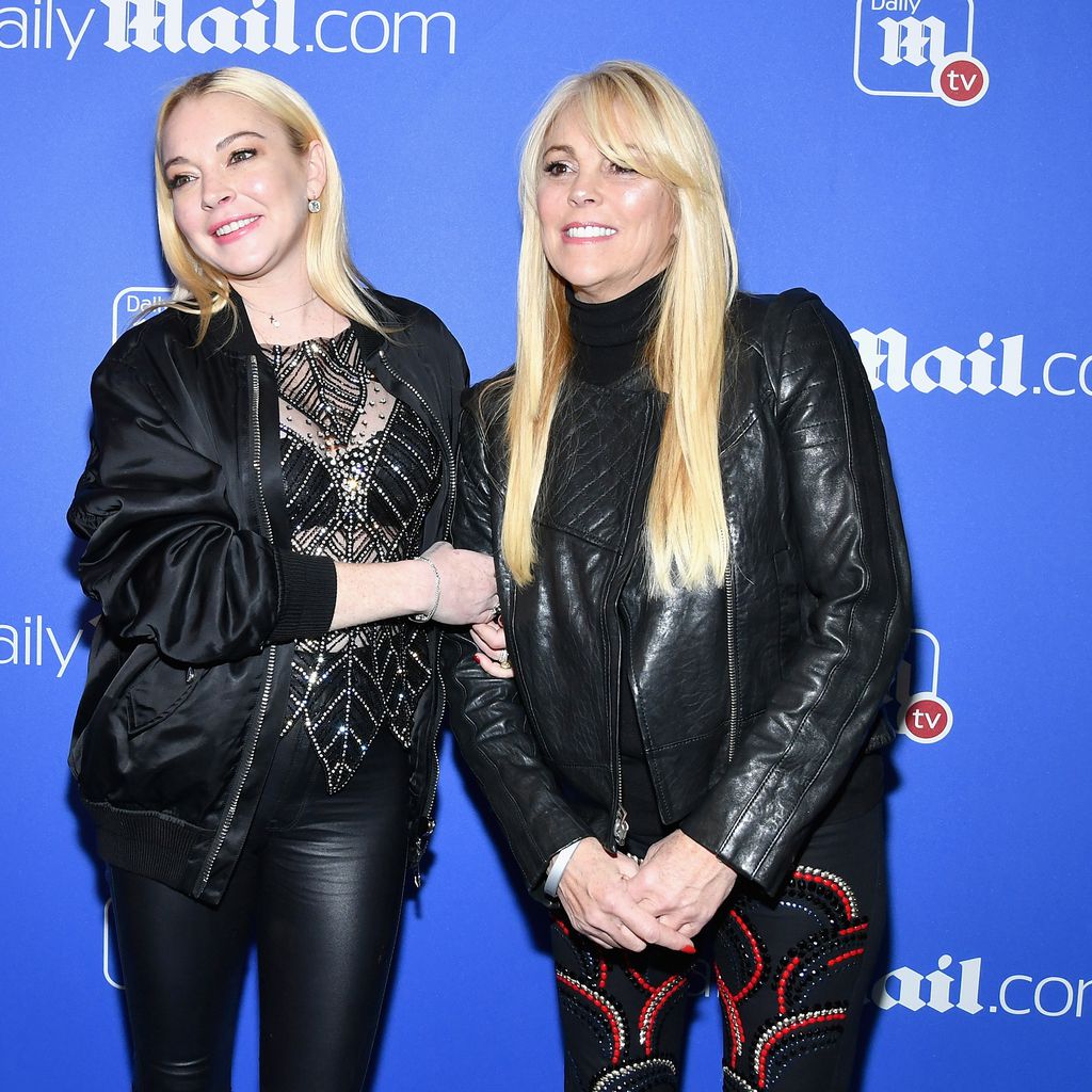 Lindsay und Dina Lohan bei der DailyMailTV Holiday Party im Dezember 2017