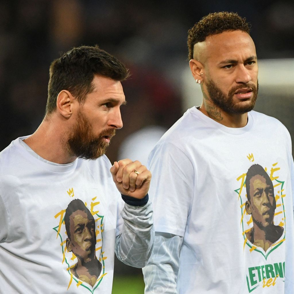 Lionel Messi und Neymar Jr. mit Pelé-Shirts