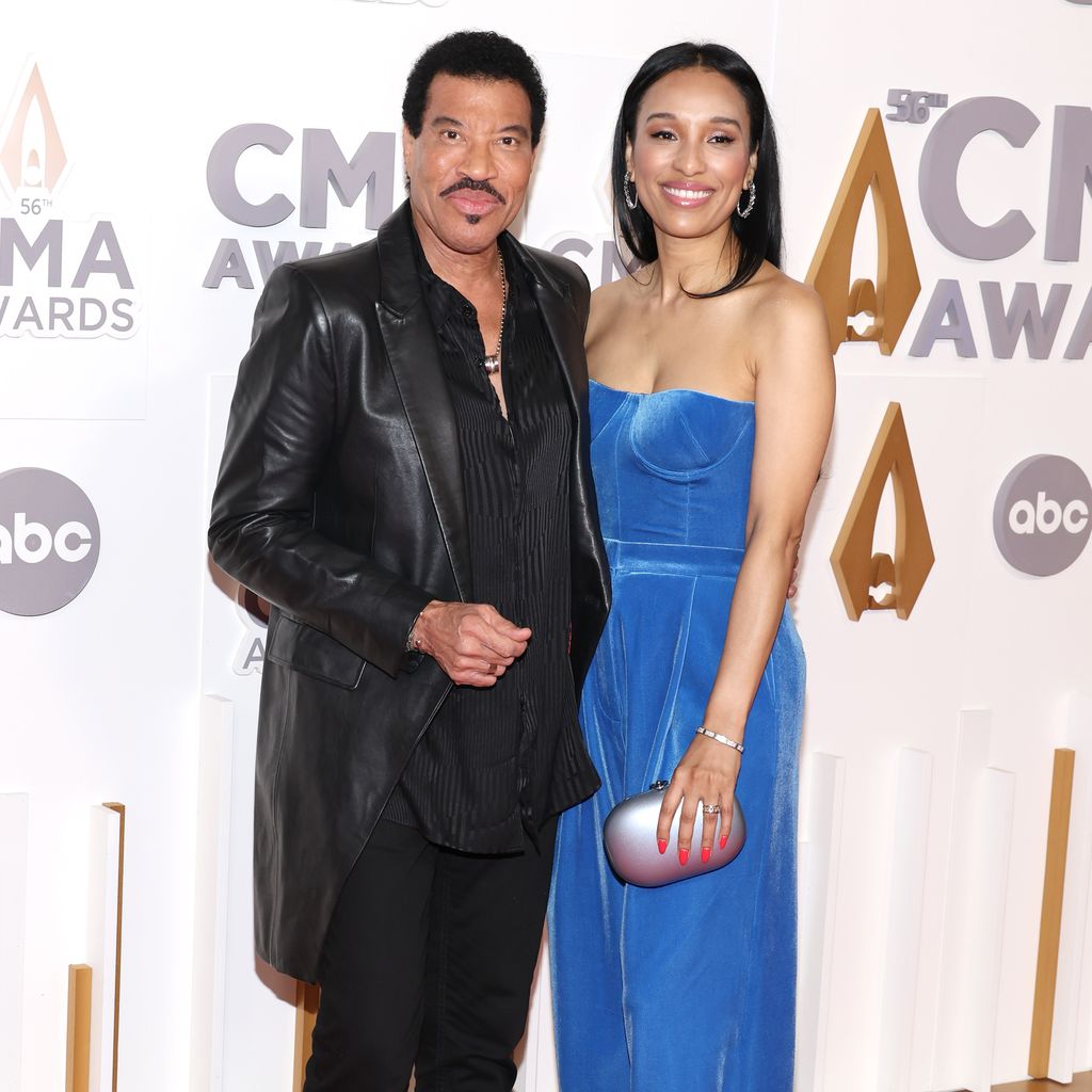 Lionel Richie und Lisa Parigi bei den CMA Awards, 2022