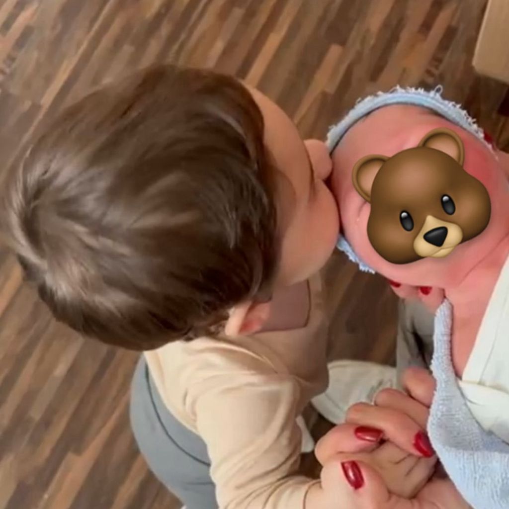 Lisa Marie Akkayas Sohn Emilio mit seinem Bruder Emilio, September 2025