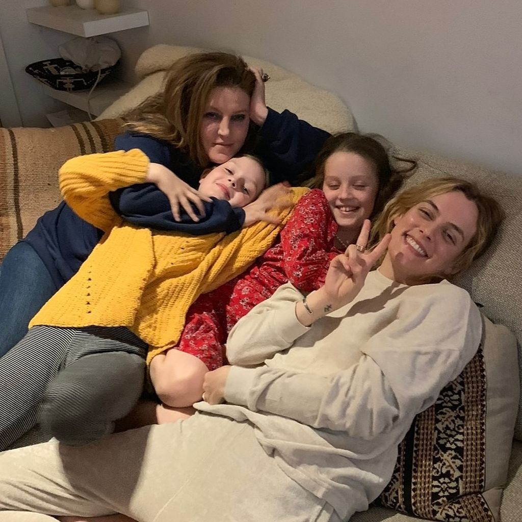 Lisa Marie Presley mit ihren Töchtern Harper, Finley und Riley