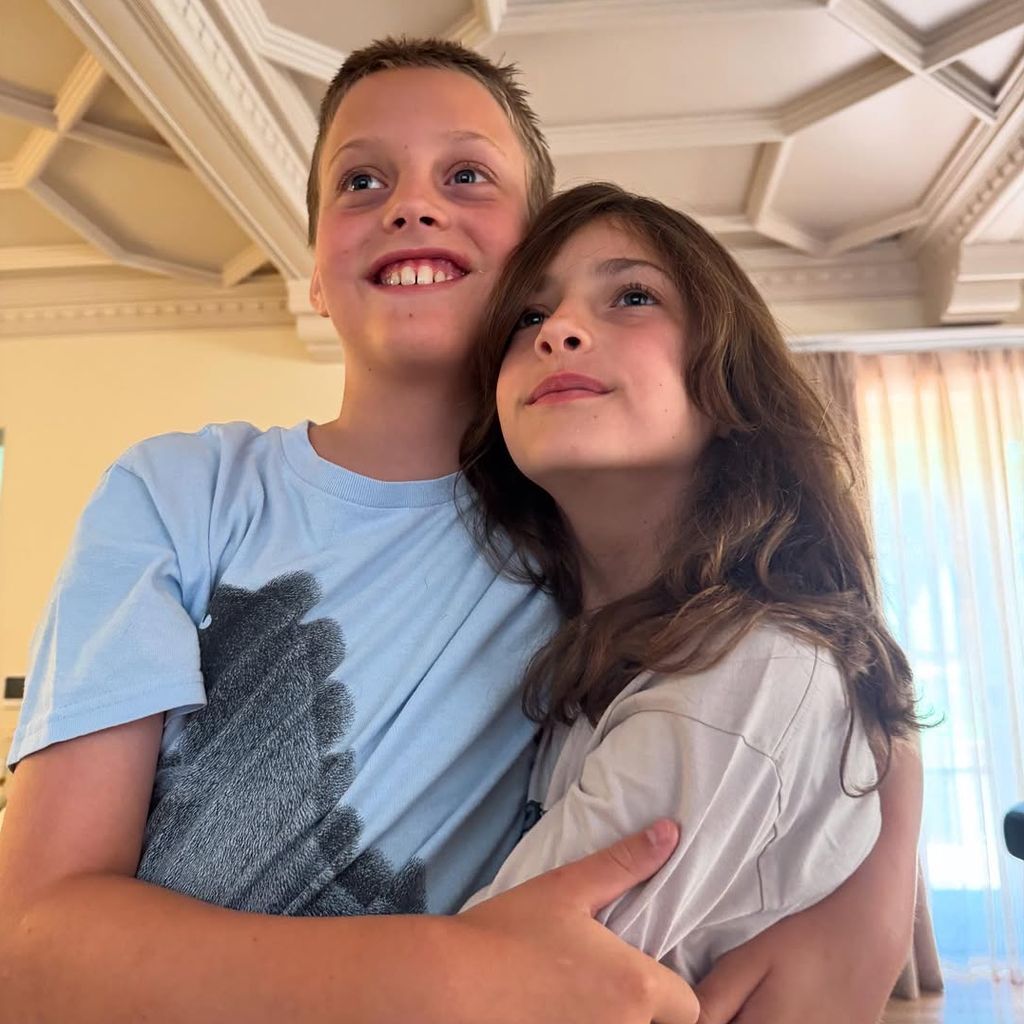 Liv Tylers Kinder Sailor Gene und Lula Rose bei einem Friseurbesuch, August 2025.