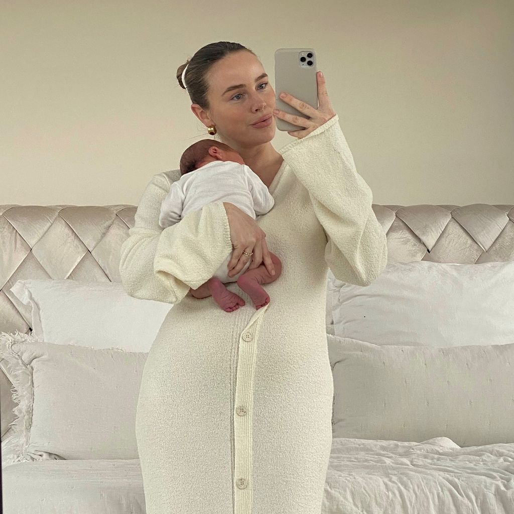 Influencerin Liz Kaeber mit ihrem Sohn Loki