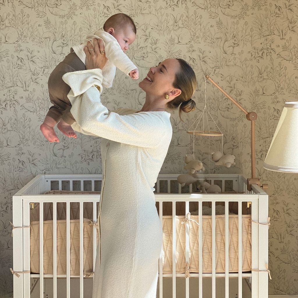 Liz Kaeber und ihr Sohn Loki, April 2025