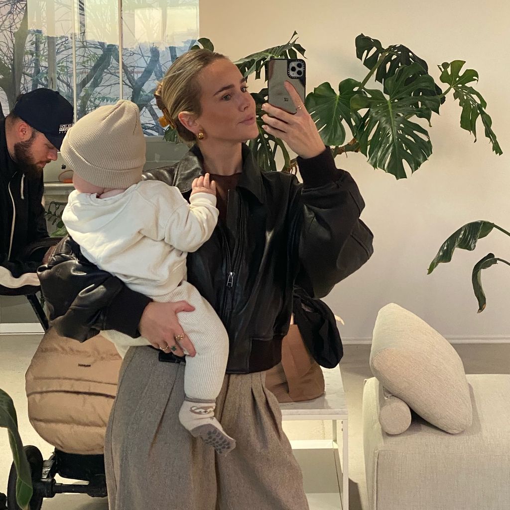 Liz Kaeber und Söhnchen Loki, Oktober 2025