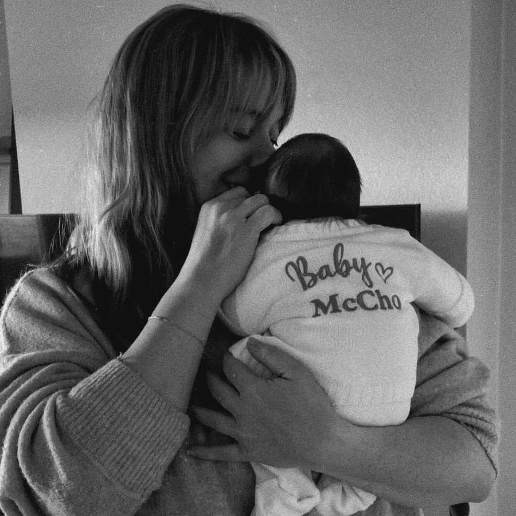 Liz McClarnon und ihr Sohn, November 2025