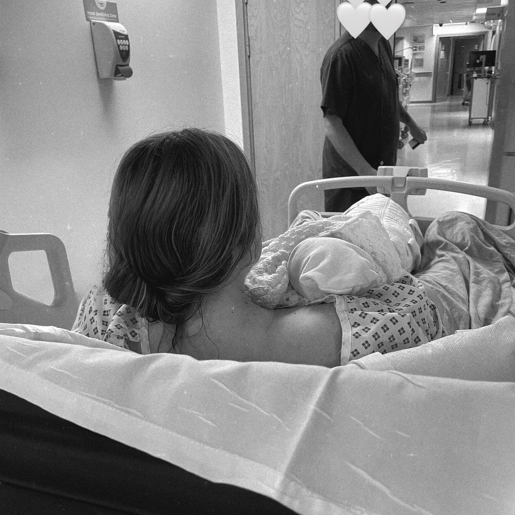 Liz McClarnon und ihr Sohn, November 2025