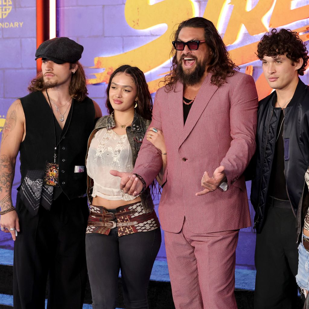 Lola Iolani Momoa, Jason Momoa und Nakoa-Wolf Momoa bei der Premiere von "Street Fighter" im TCL Chinese Theatre in Hollywood