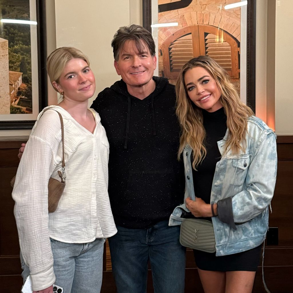 Lola und Charlie Sheen mit Denise Richards