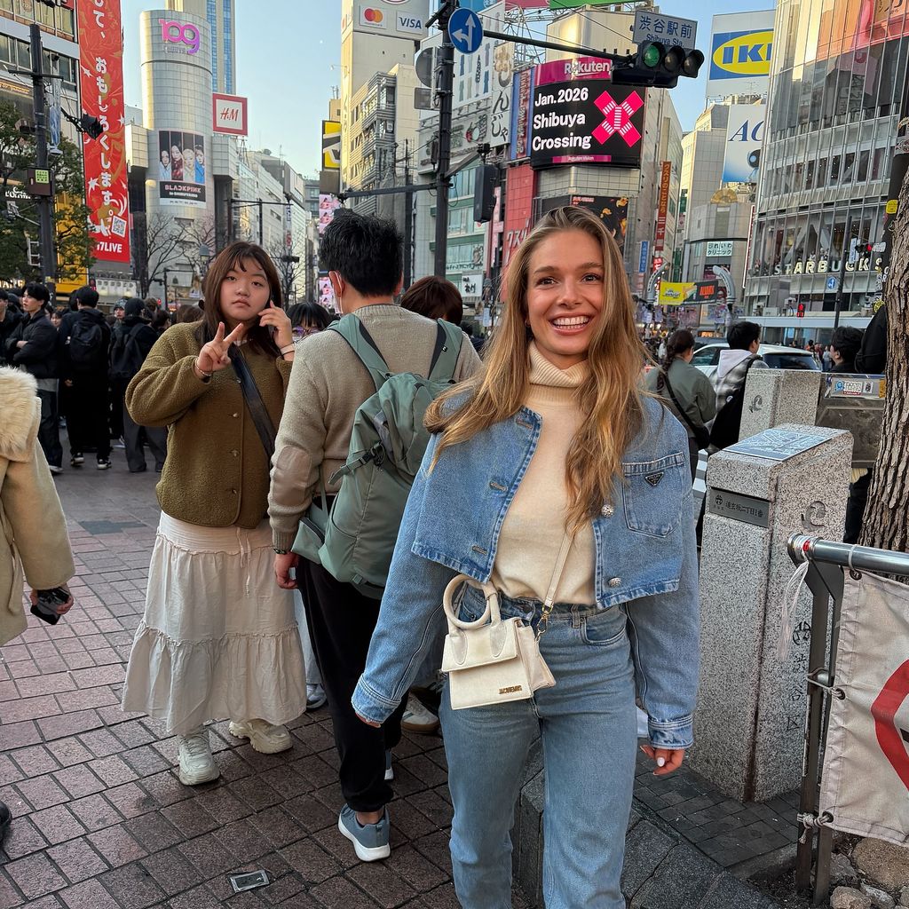 Lola Weippert während ihrer Weltreise in Tokyo
