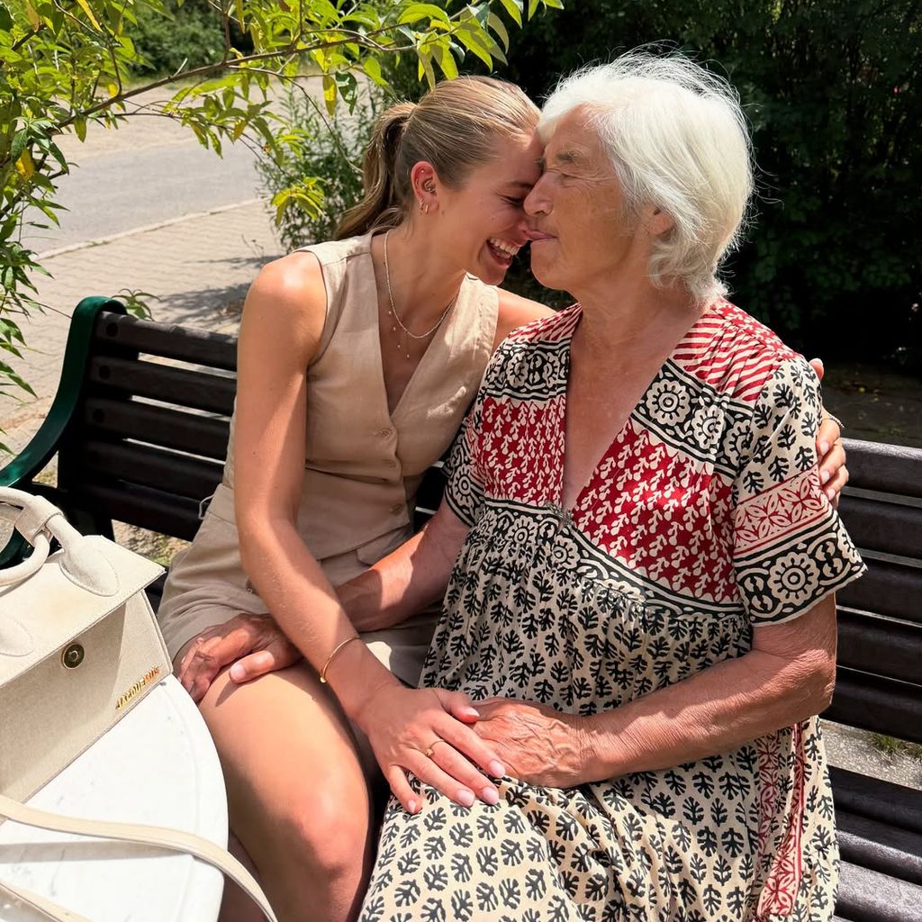 Lola Weippert und ihre Oma