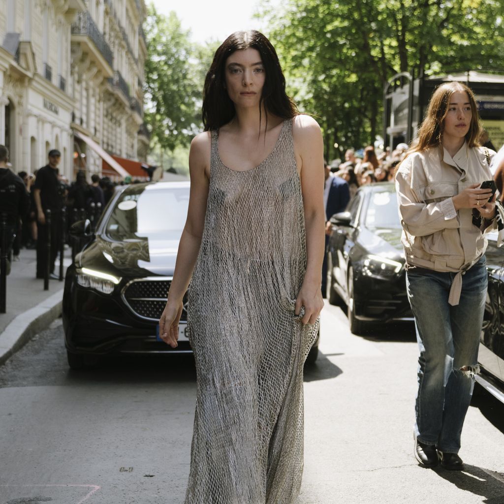 Lorde bei einer Haute-Couture-Modenschau von Balenciaga im Juli 2025