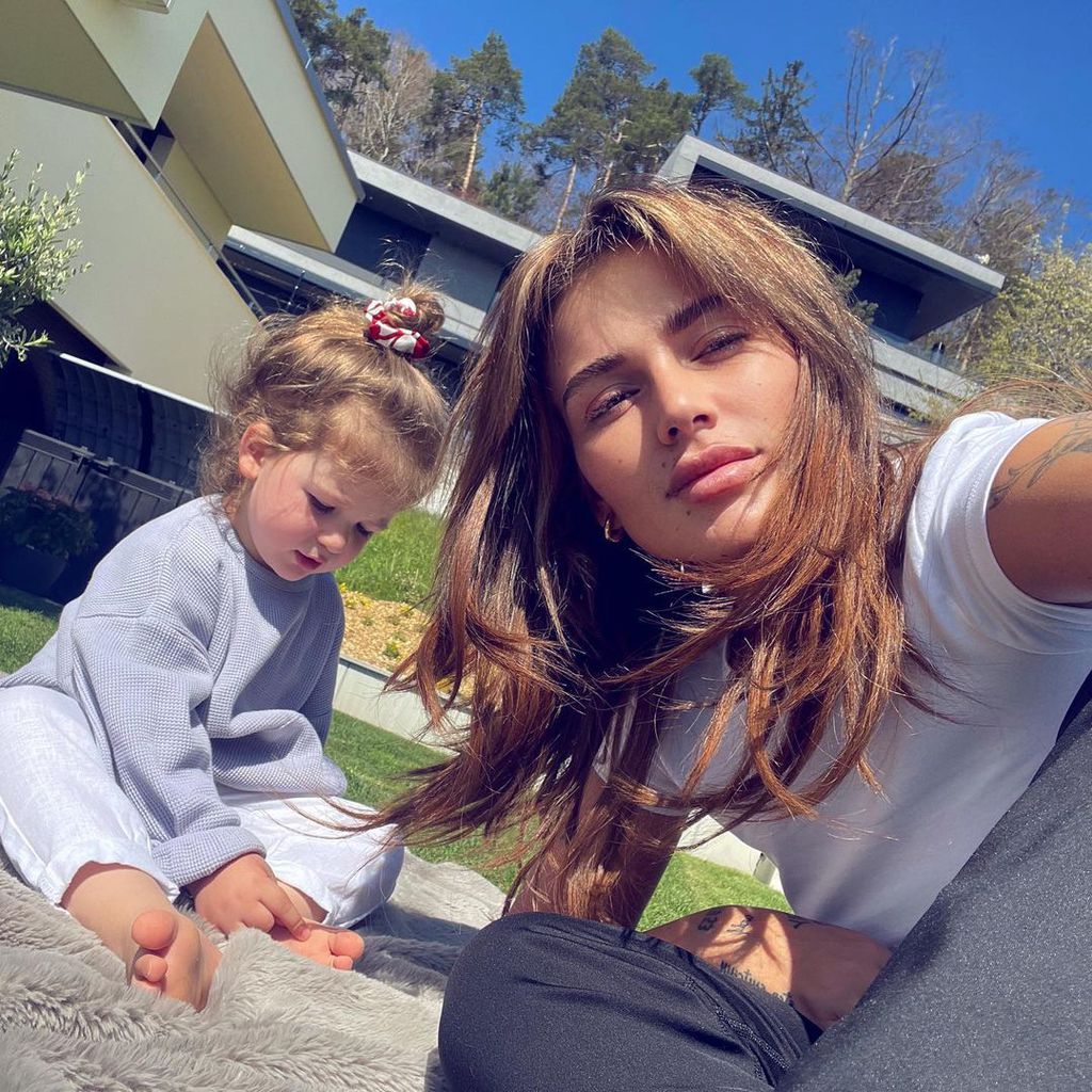 Loredana mit ihrer Tochter Hana