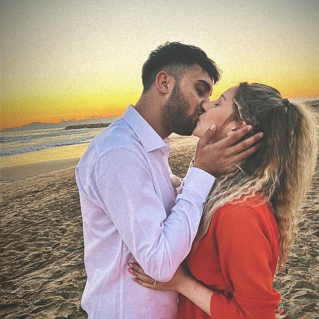 Loredana Wollny und ihr Freund am Strand