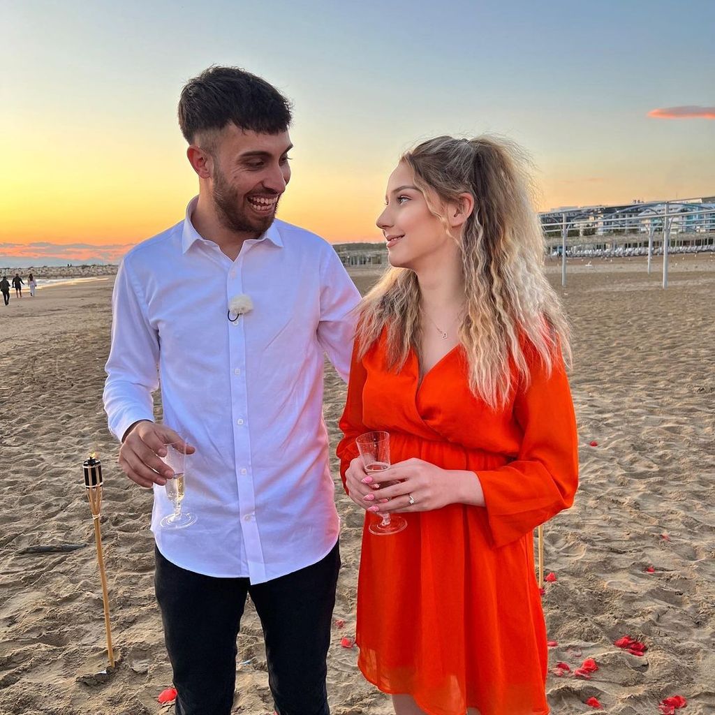Loredana Wollny und ihr Freund am Strand