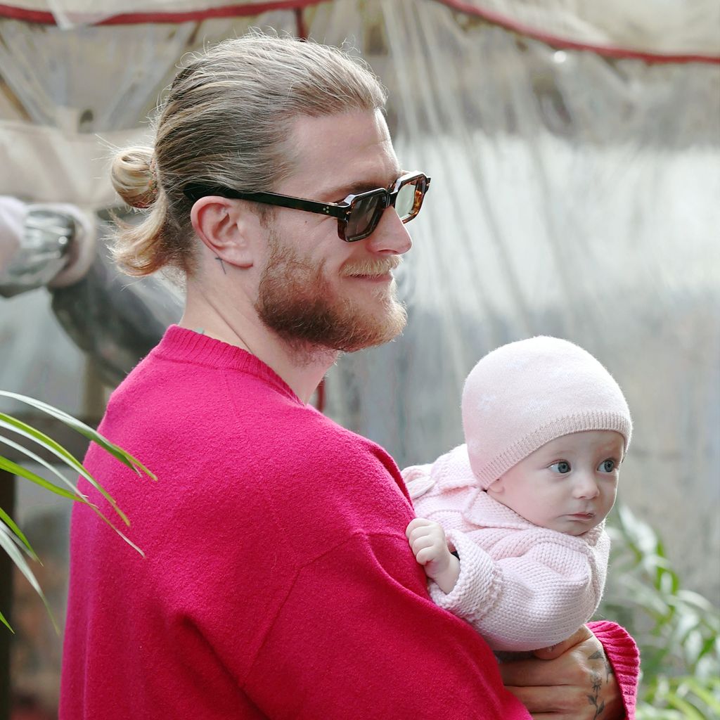Loris Karius, Fußballer, mit Tochter Aria