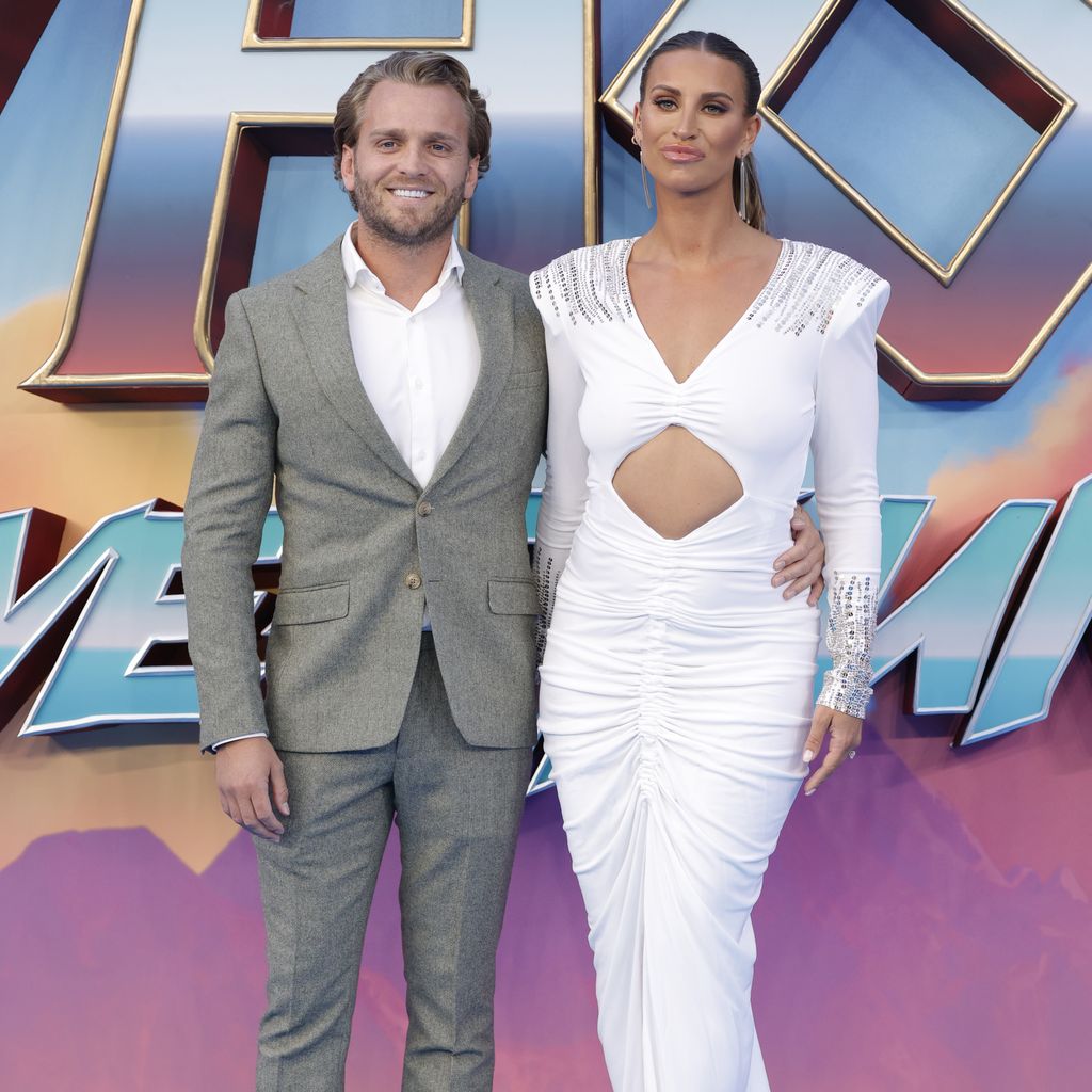Lorri Hanes und Ferne McCann bei der britischen "Thor: Love And Thunder"-Premiere 2022