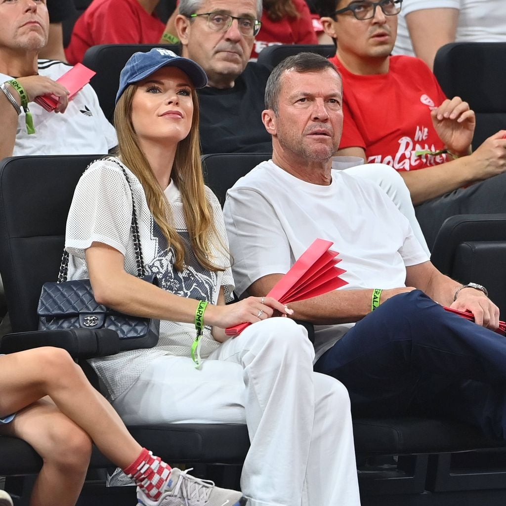 Lothar Matthäus und Theresa Sommer verfolgen Spiel 5 des BBL-Finales FC Bayern München gegen Alba Berlin in München