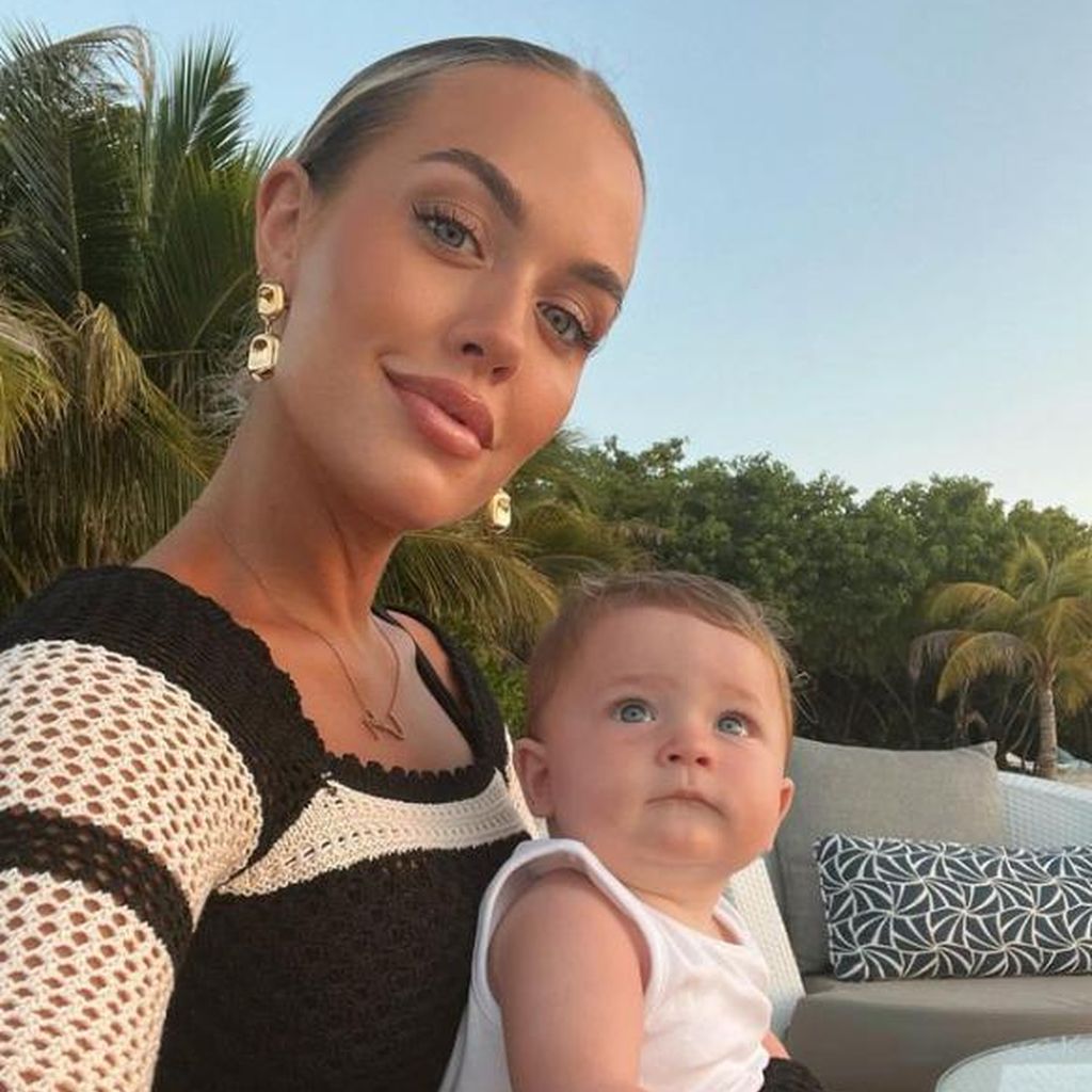 Lottie Tomlinson und ihr Sohn Lucky im März 2023