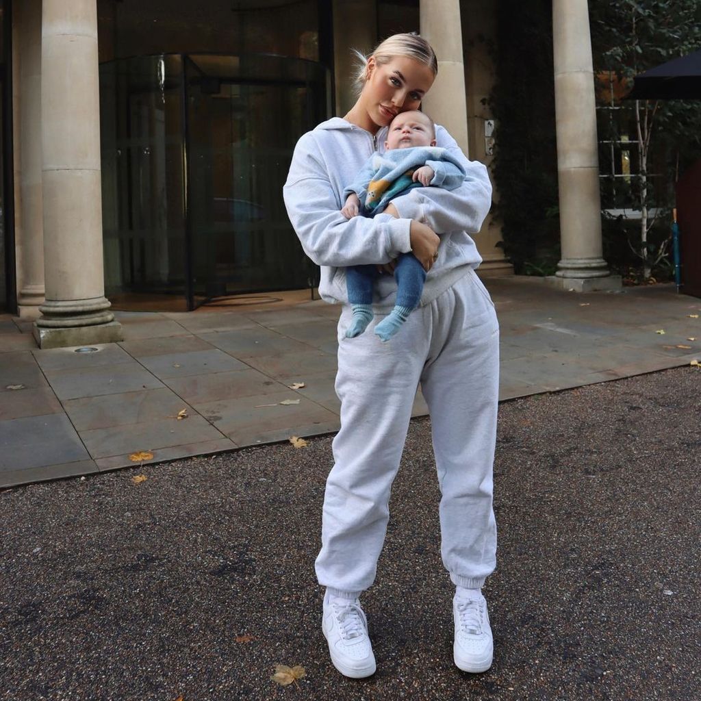 Lottie Tomlinson mit ihrem Sohn Lucky