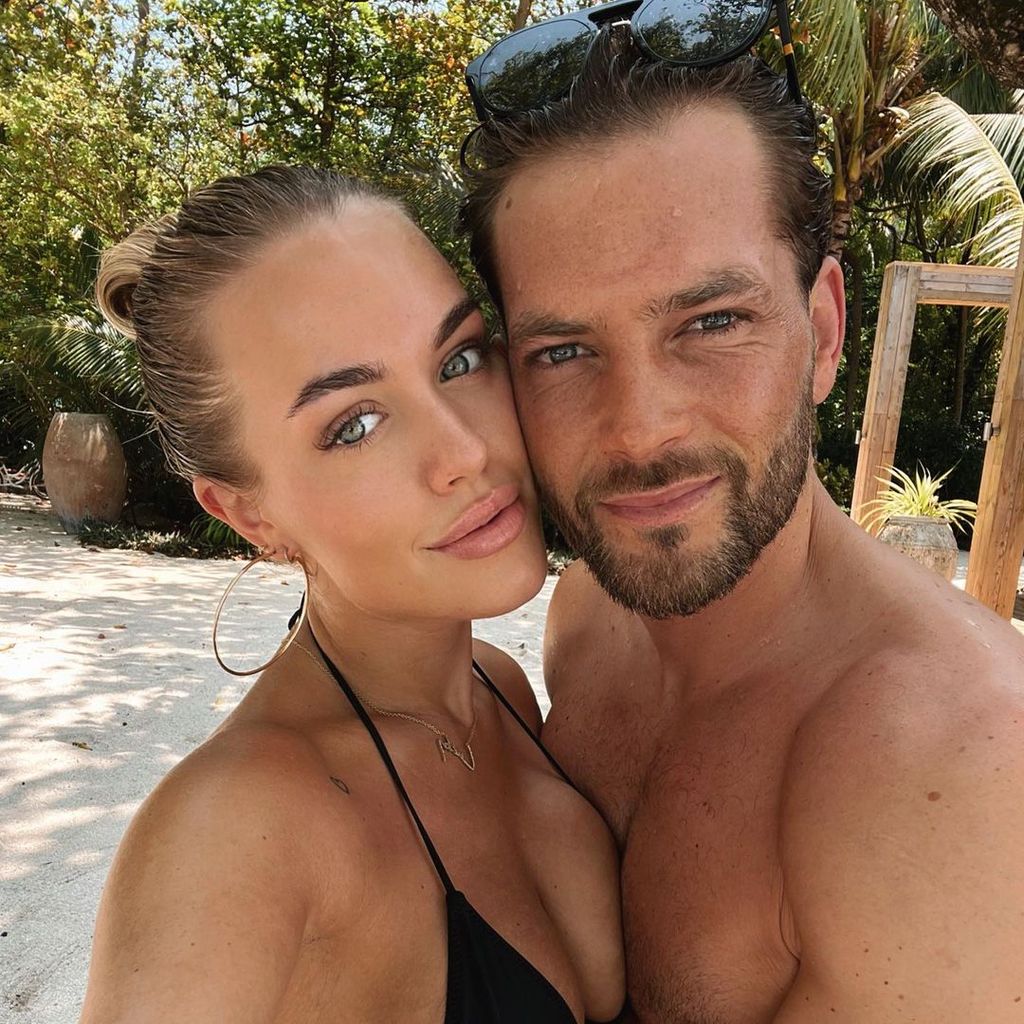 Lottie Tomlinson und Lewis Burton im März 2023