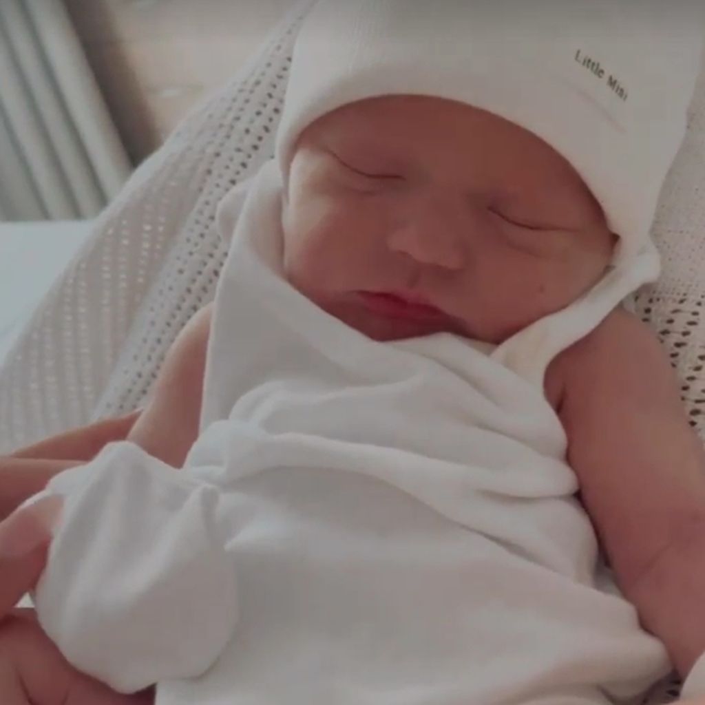 Lottie Tomlinsons Sohn Lucky Burton