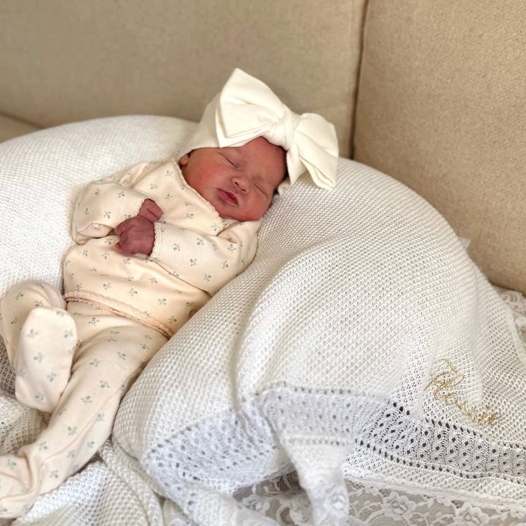 Influencerin Lottie Tomlinsons Tochter Flossie, 2025