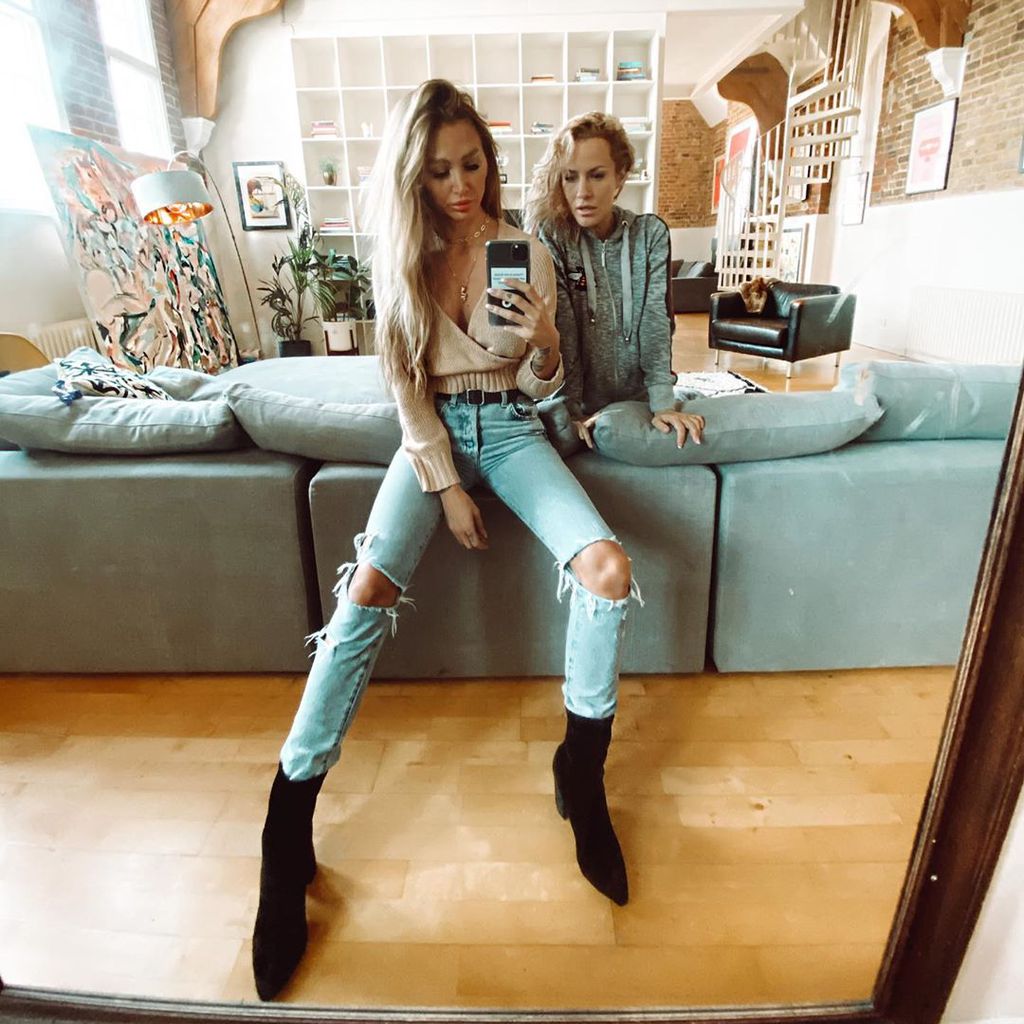 Lou Teasdale und Caroline Flack