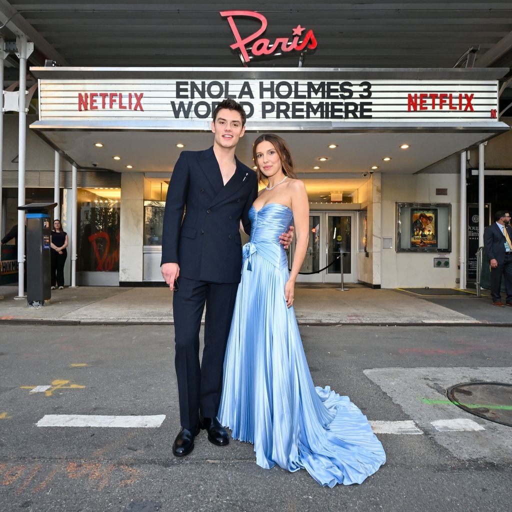Louis Partridge und Millie Bobby Brown bei der Premiere von Enola Holmes 3 in New York
