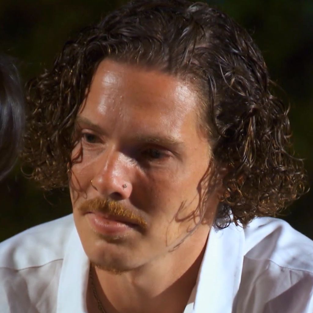 Louis Streich beim "Temptation Island"-Lagerfeuer