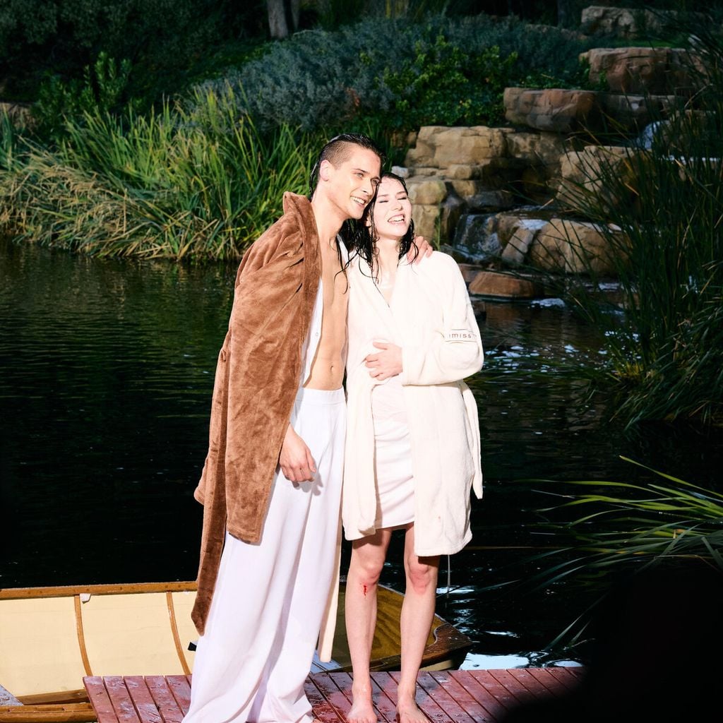 Louis und Antonia beim Kuss-Shooting von GNTM