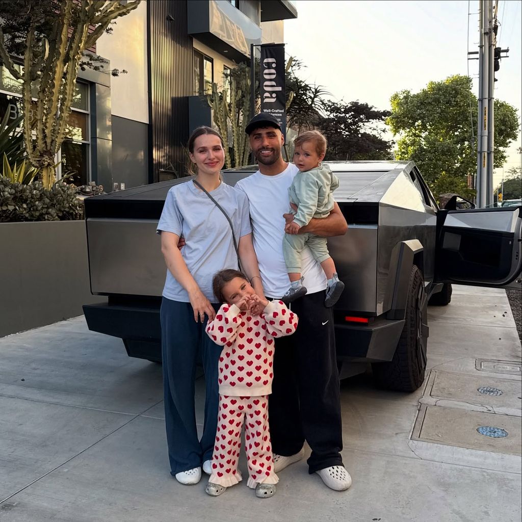 Louisa Jindaoui und Nader Jindaoui mit ihren Kids Imani und Nidal