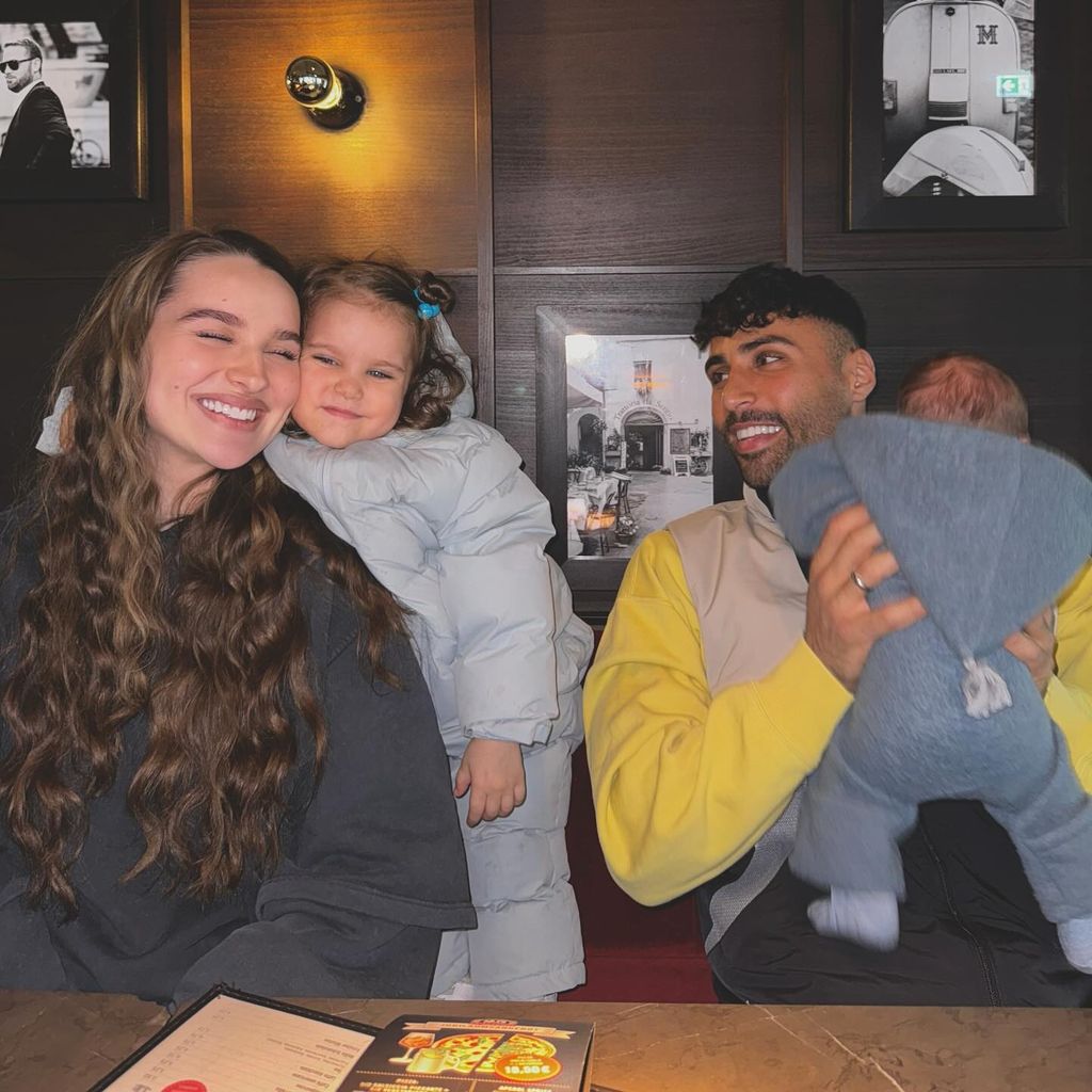 Louisa und Nader Jindaoui mit ihren Kindern Imani und Nidal im April 2024