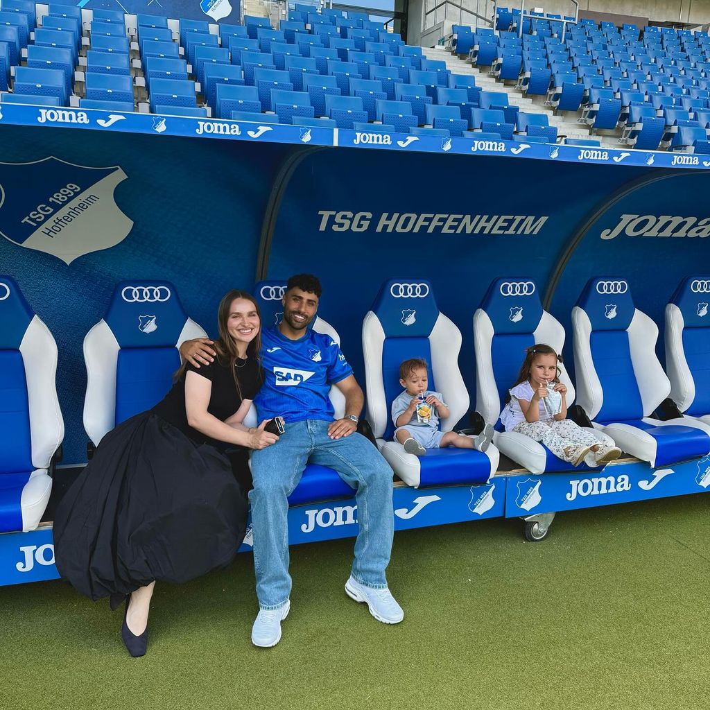 Louisa und Nader Jindaoui mit ihren Kindern Nidal und Imani, Juni 2025