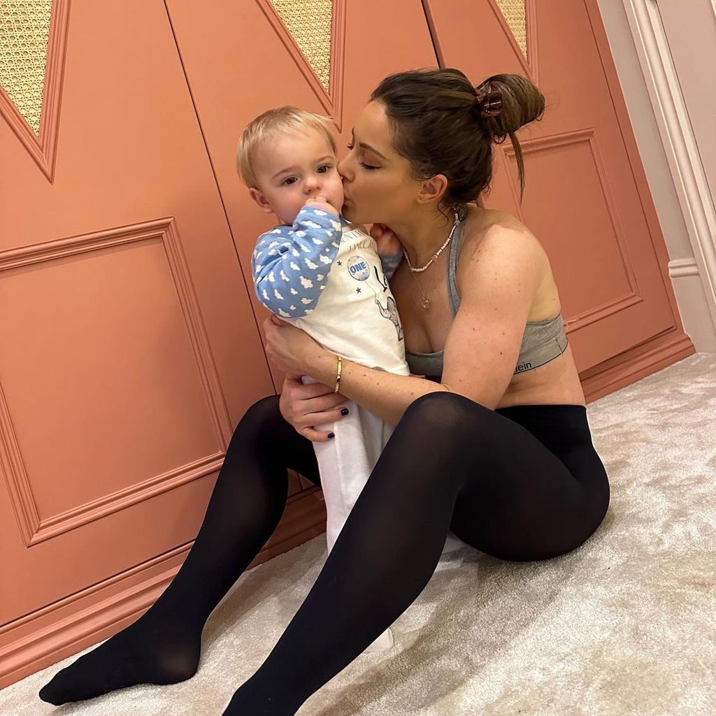 Louise Thompson mit ihrem Sohn, November 2022