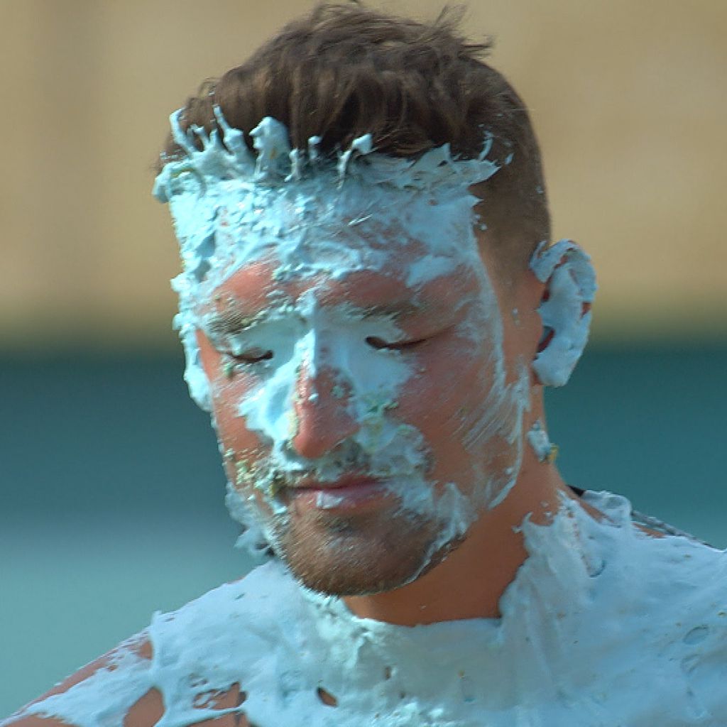 Jannik bei einem "Love Island"-Spiel
