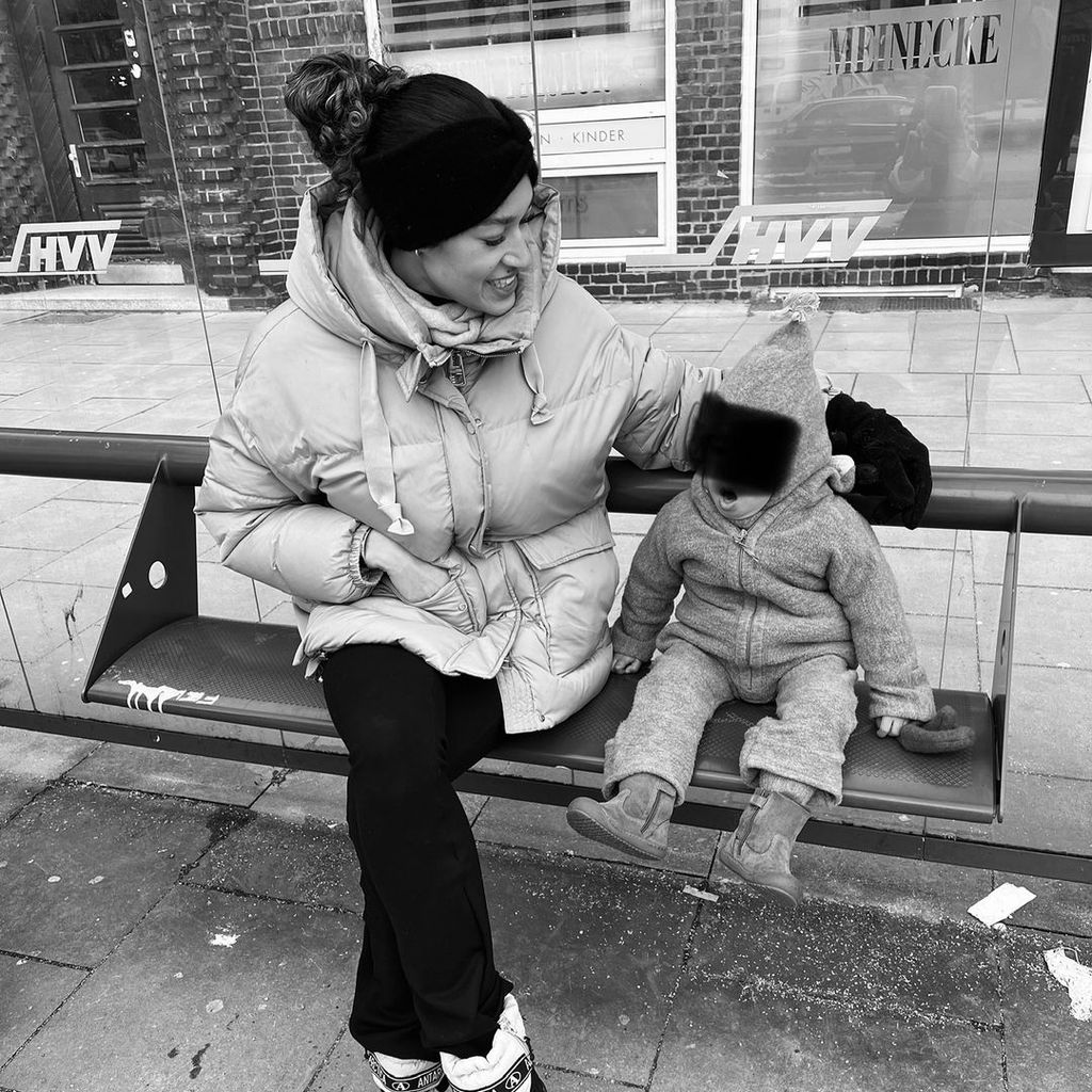 Lovelyn Enebechi mit ihrem Kind